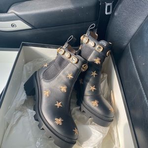 Gucci Chelsea boots! Worn 1 time.